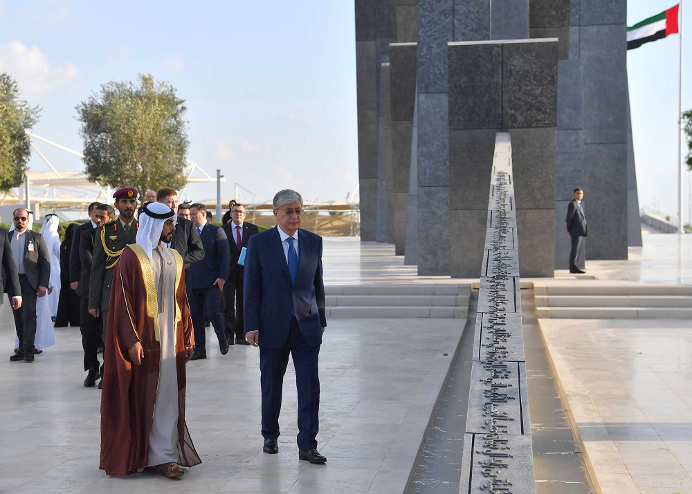 Kazakh President visits War memorial and monument in Abu Dhabi