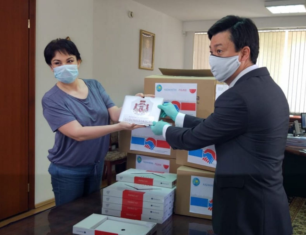 ​​Kazakh Commissioner for children's rights receives humanitarian aid