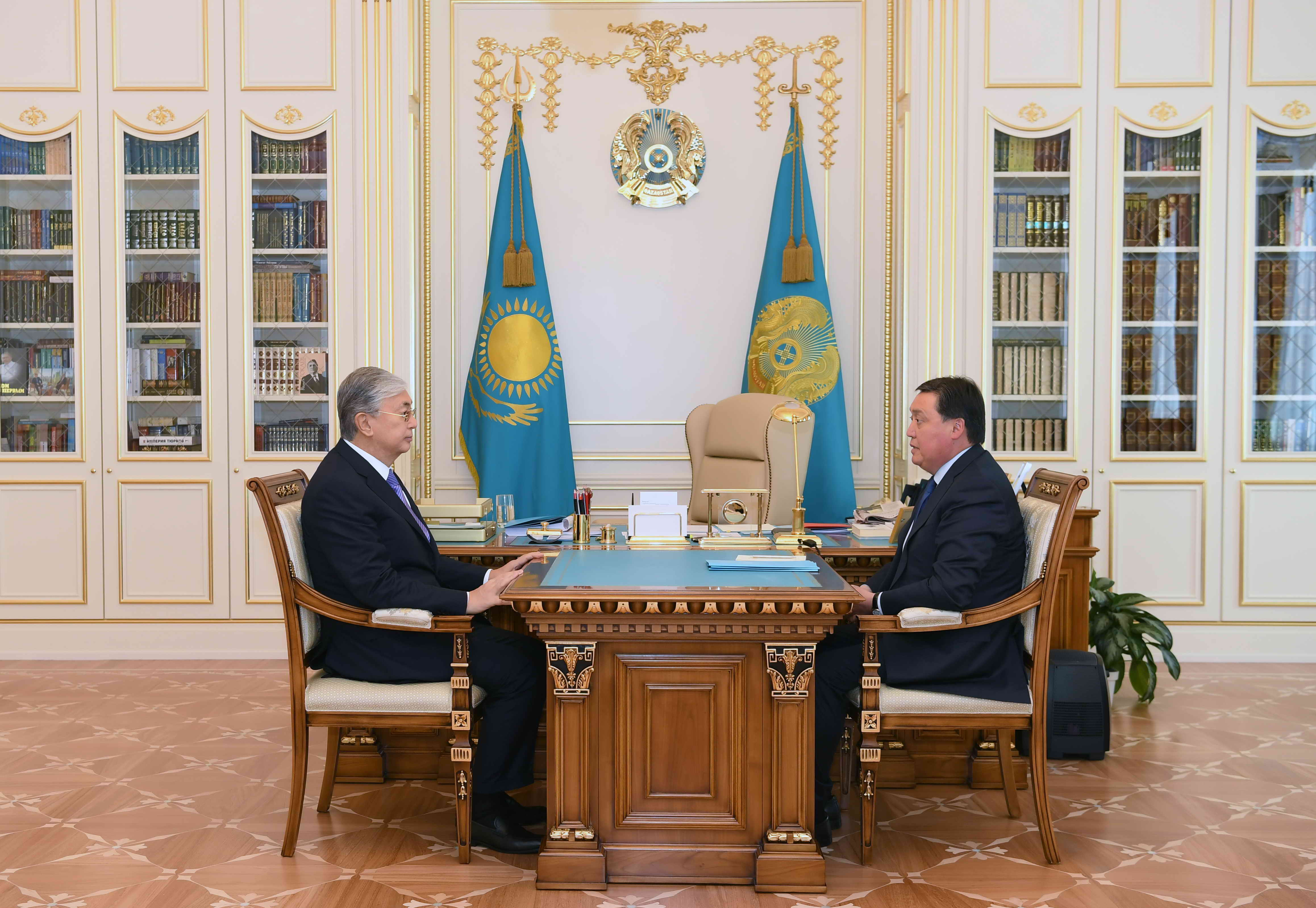 Kassym-Jomart Tokayev meets PM Askar Mamin