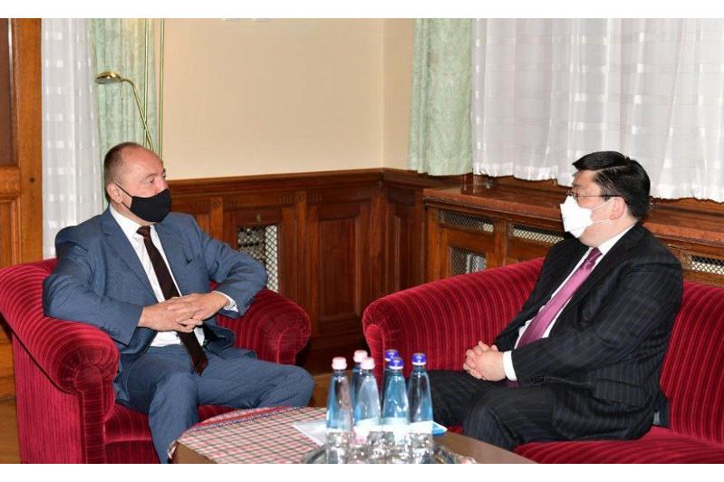 Zhanibek Abdrashov held a meeting with Zsolt Németh