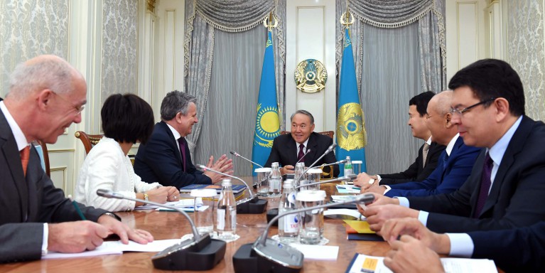 Nazarbayev meets Royal Dutch Shell’s CEO Ben Van Beurden
