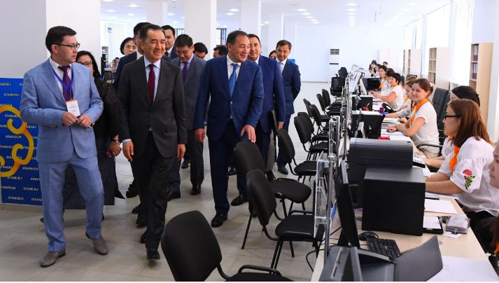Kazakh PM gets acquainted with work of Mangystau Entrepreneurs Service Center