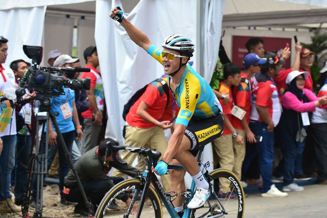 Cyclist Alexei Lutsenko wins gold medal at the Asian Games 2018