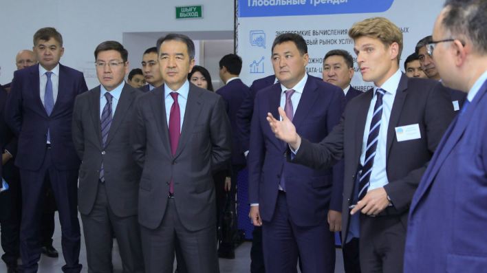 Bakytzhan Sagintayev in Pavlodar gets acquainted with work of the largest data center in CIS