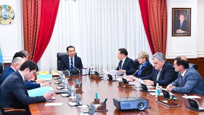 Bakytzhan Sagintayev discusses implementation of joint projects with Rosatom Director General Alexey Likhachev