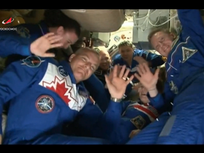 MCC. Soyuz MS-11 crew transfers to ISS
