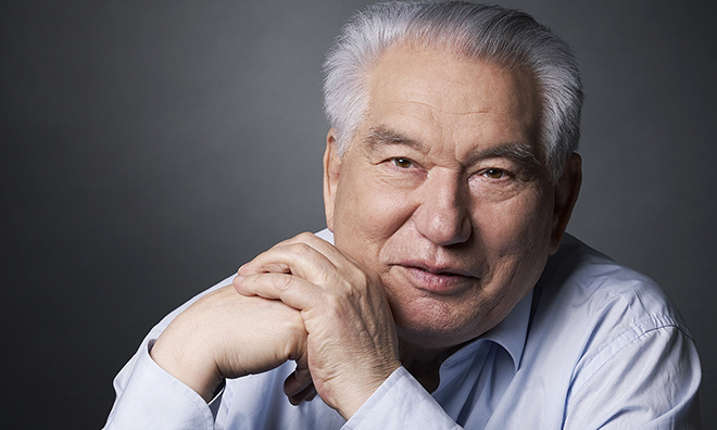 Sooronbai Jeenbekov to participate in opening of Aitmatov monument in Moscow