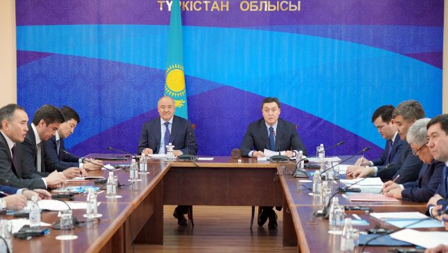 Prime Minister Askar Mamin holds a meeting on development of Turkestan city