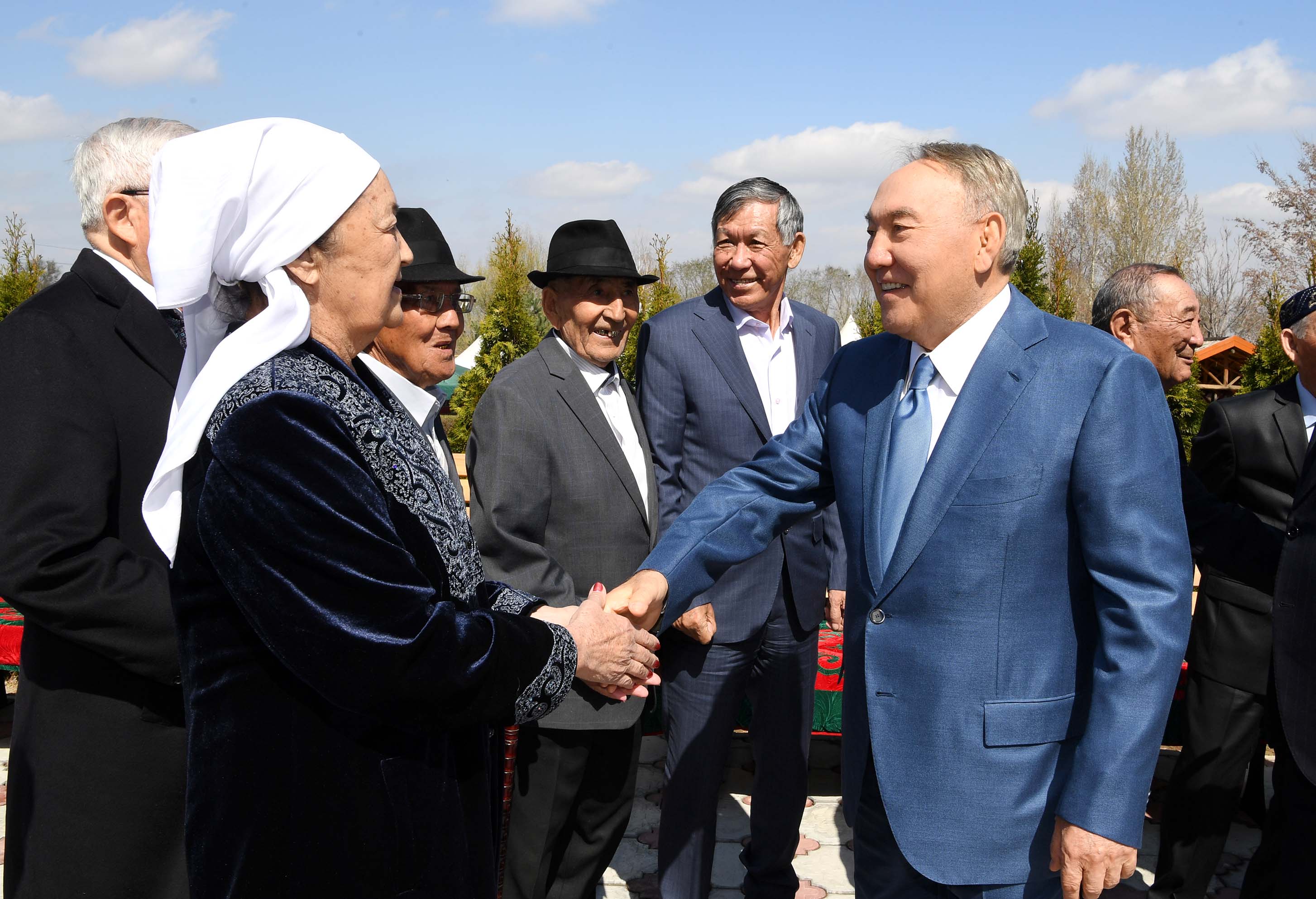 Nursultan Nazarbayev meets with classmates