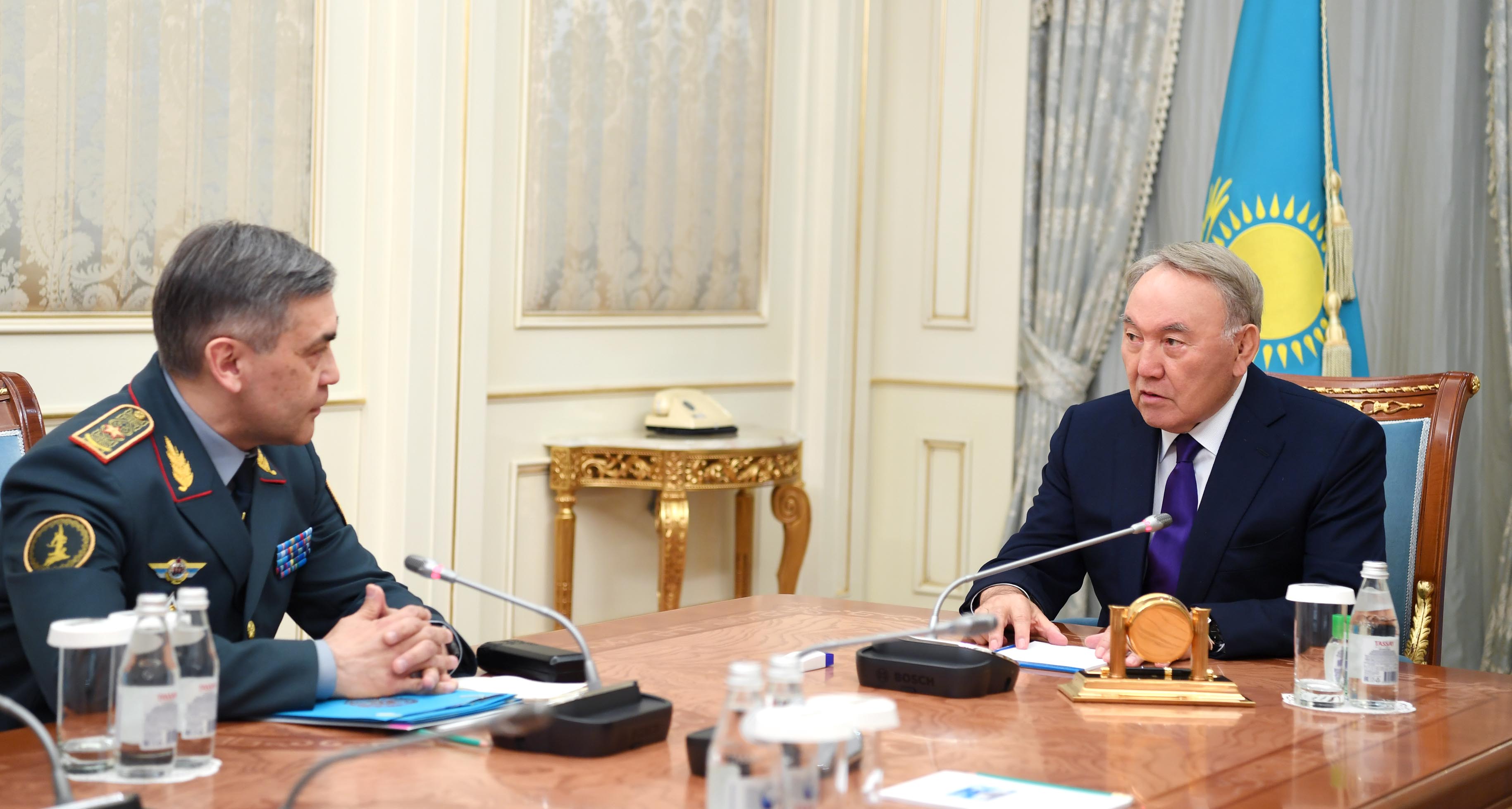 Nursultan Nazarbayev receives Defense Minister Nurlan Yermekbayev
