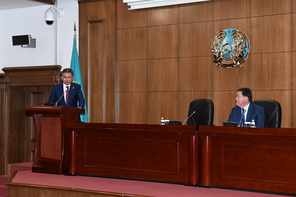 Askar Mamin introduces the head of new Ministry of Trade and Integration of the Republic of Kazakhstan