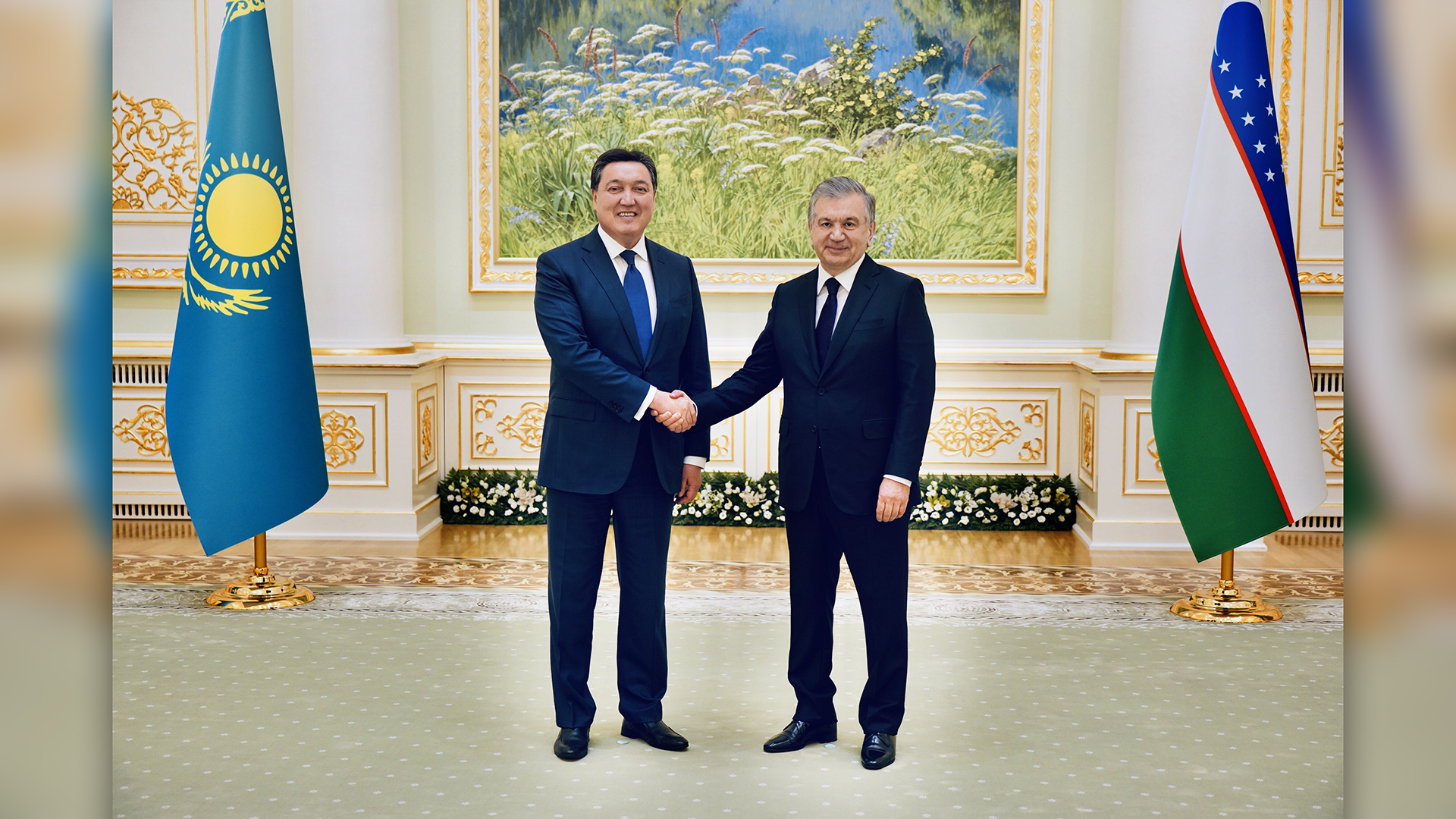 Prime Minister Askar Mamin meets with President of Uzbekistan Shavkat Mirziyoyev