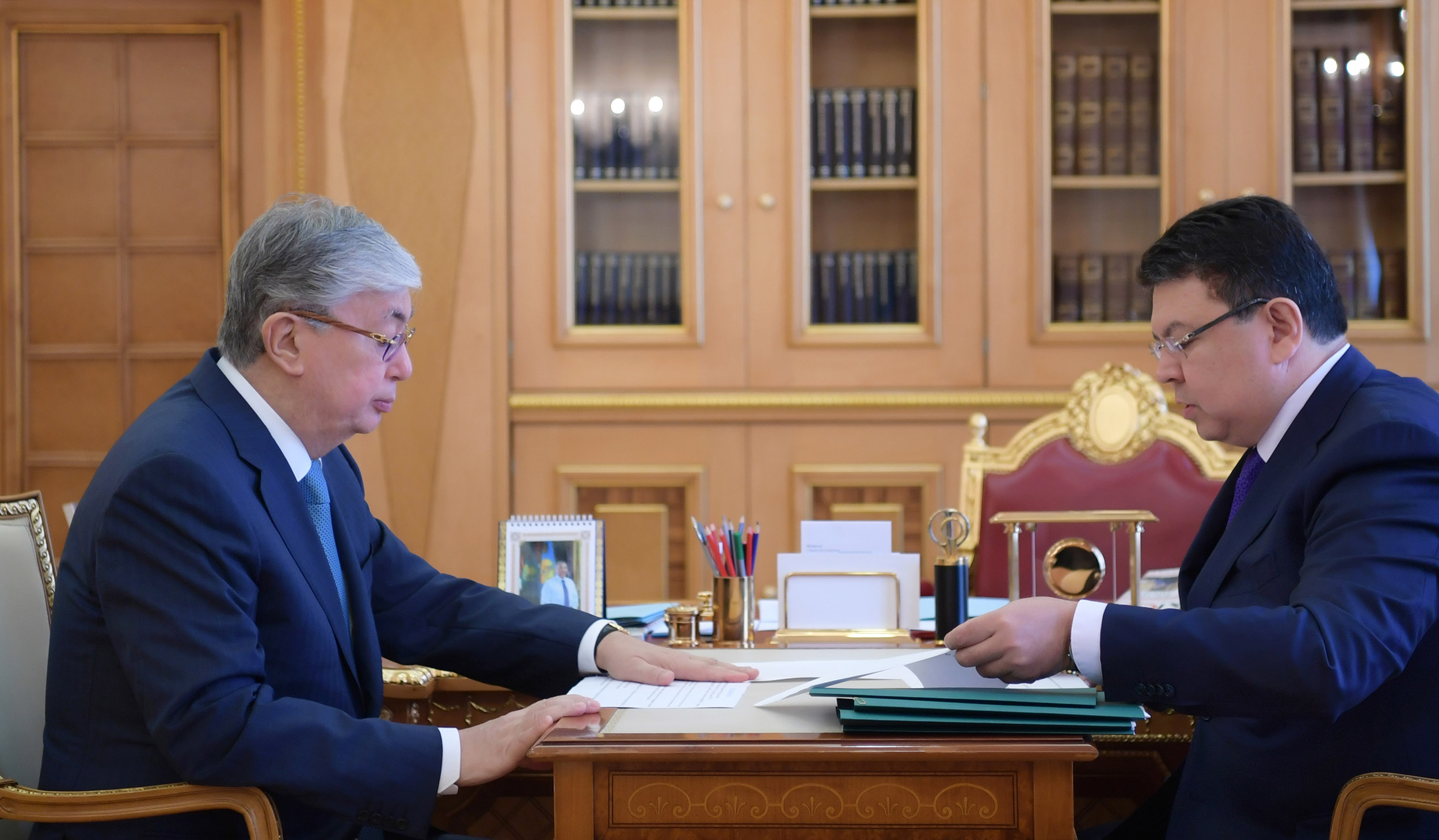 Kassym-Jomart Tokayev receives Minister of Energy Kanat Bozumbayev