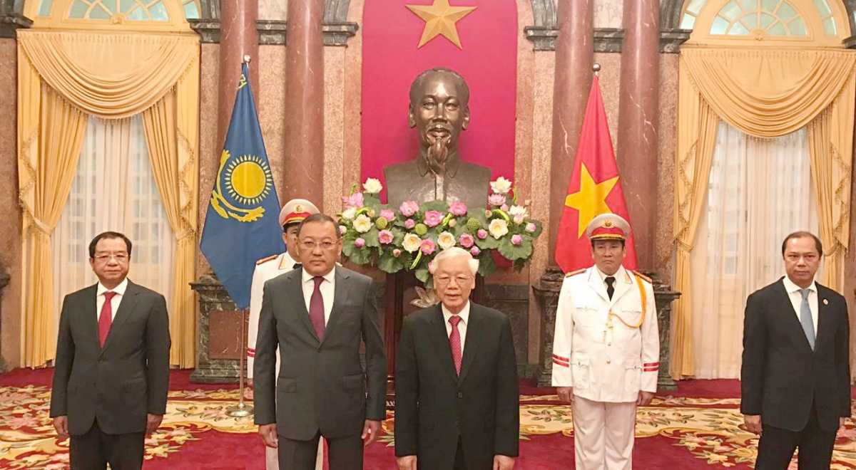 Ambassador of Kazakhstan presented credentials to the President of Vietnam