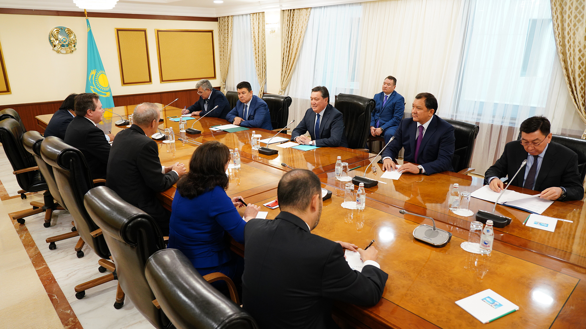 Prime Minister Askar Mamin meets with head of Chevron