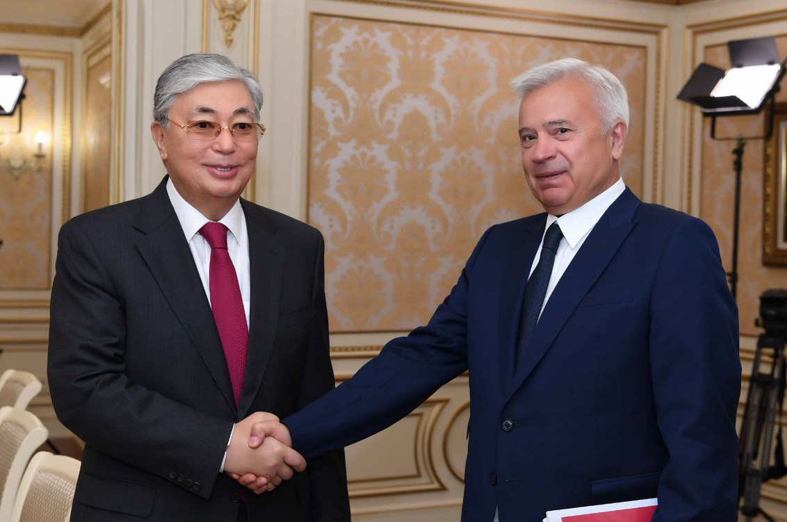 Head of state meets Vagit Alekperov, president of the Russian oil company LUKOIL