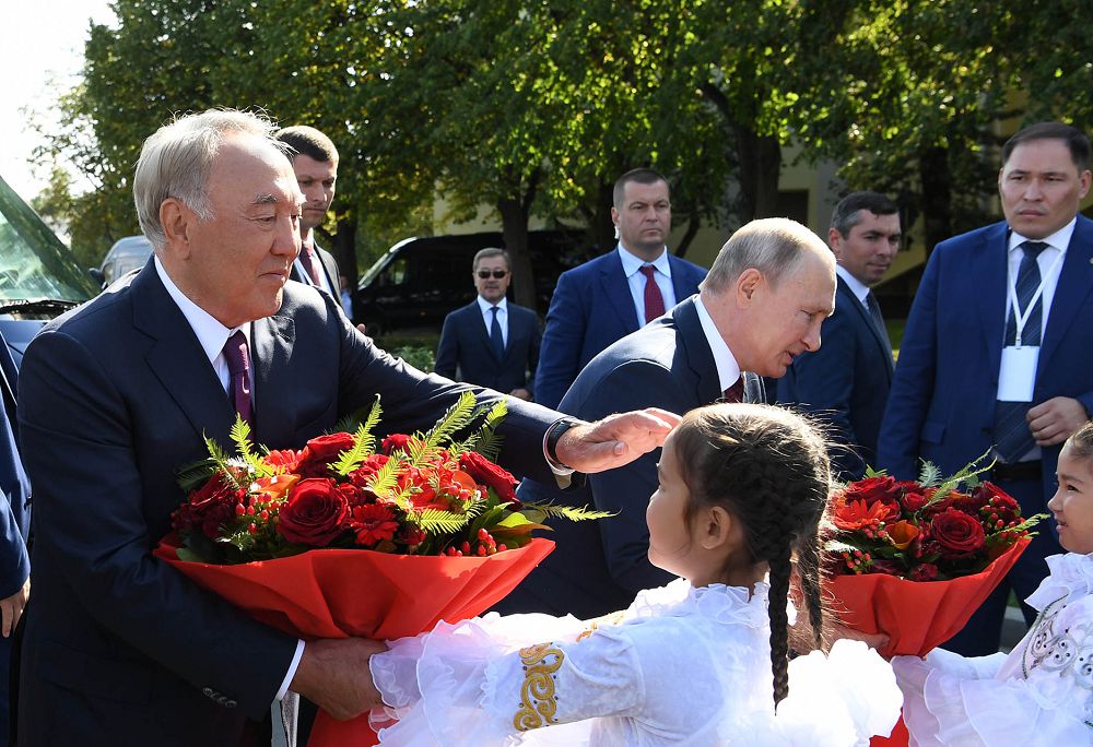 Nursultan Nazarbayev visites Kazakhstan national pavilion in Russia