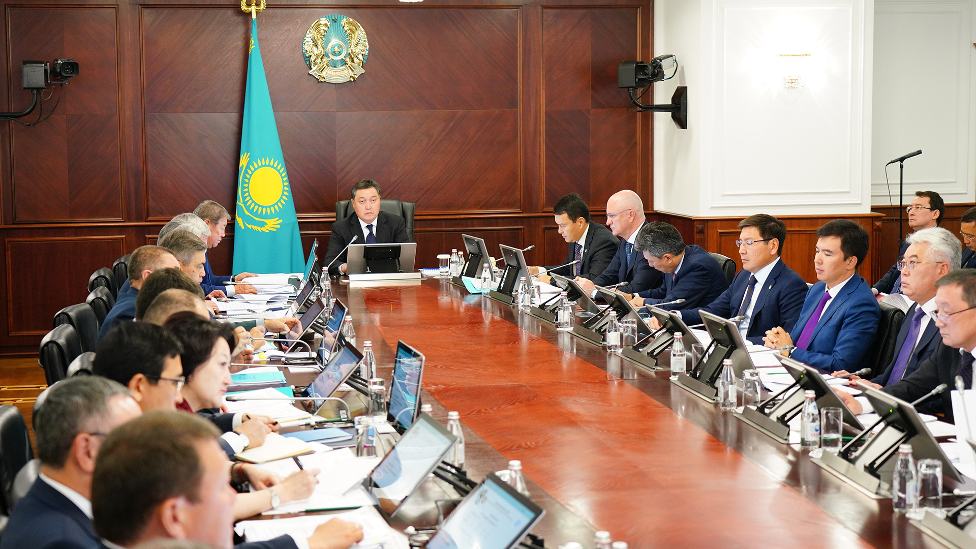 Askar Mamin instructs to ensure control over timely completion of preparations for cold period