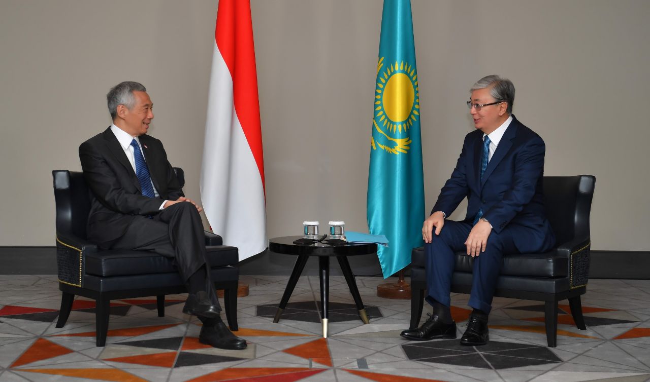 Kassym-Jomart Tokayev meets with Prime Minister of Singapore Lee Hsien Loong