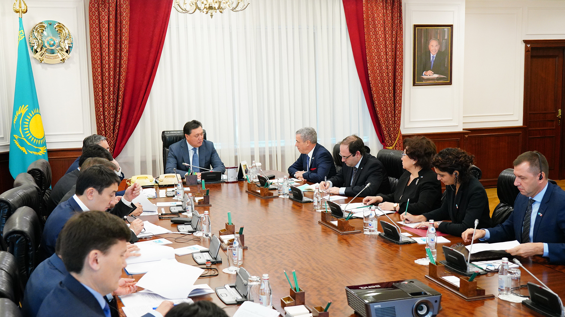 Askar Mamin meets with leadership of France-Kazakhstan Chamber of Commerce