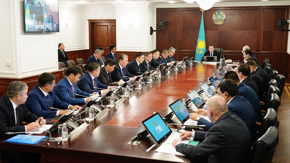 Prime Minister Askar Mamin instructs to complete implementation of large road projects in 2020