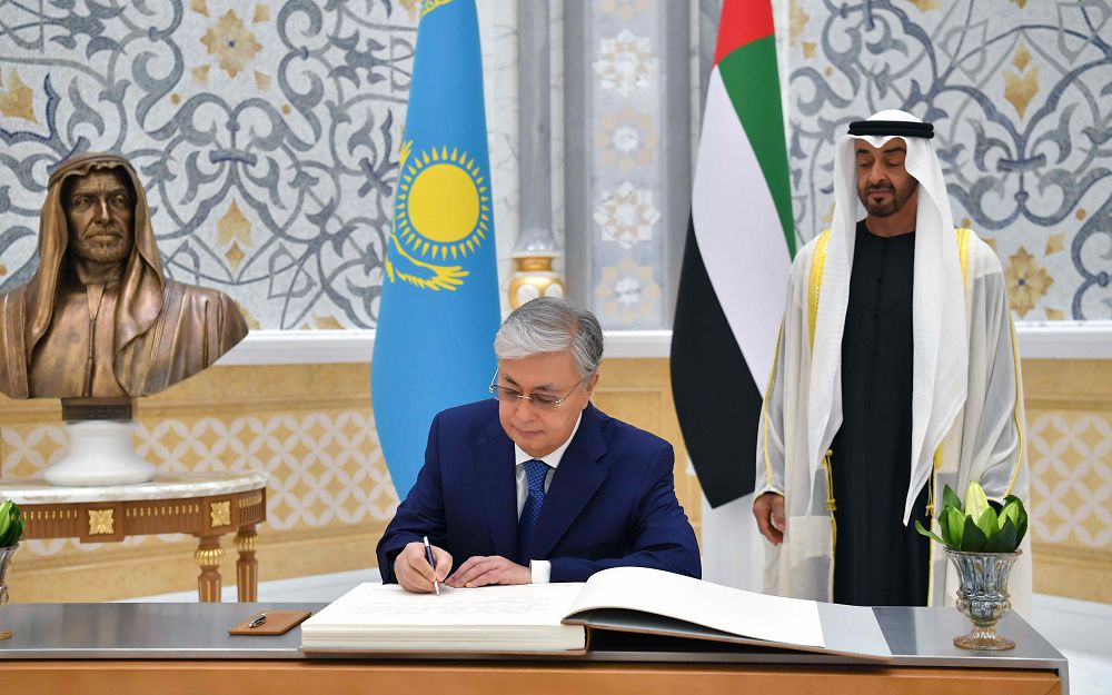 Tokayev wishes prosperity and wealth - Honorary guests book of al Watan Palace