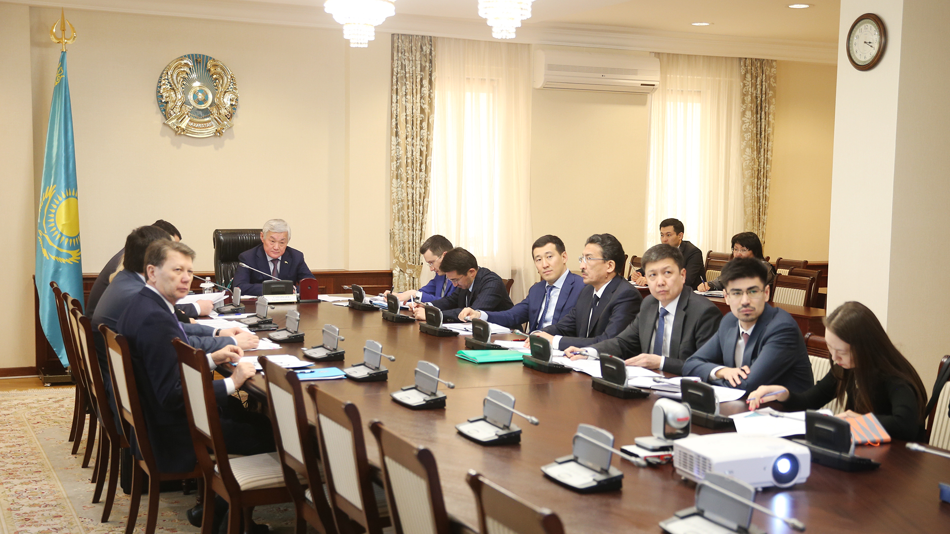 Berdibek Saparbayev holds meeting on implementation of social public-private partnership projects