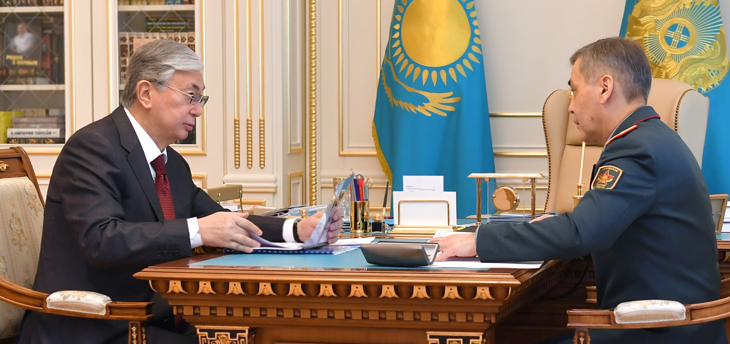 Head of state receives Defense Minister Nurlan Yermekbayev