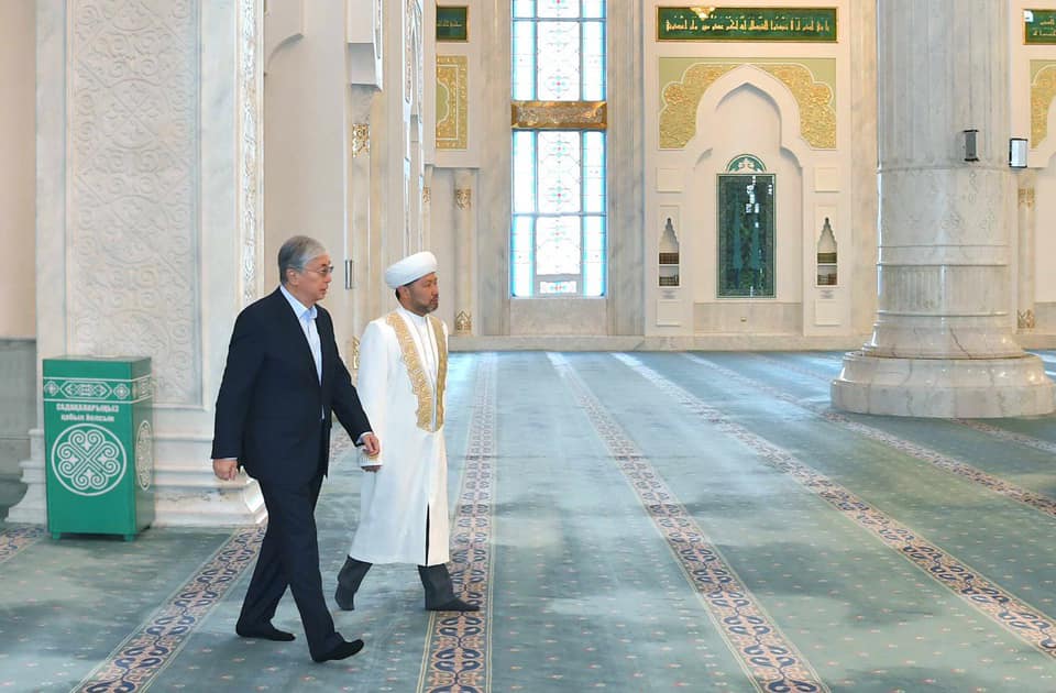 Kazakh President visits Hazrat Sultan Mosque in the capital