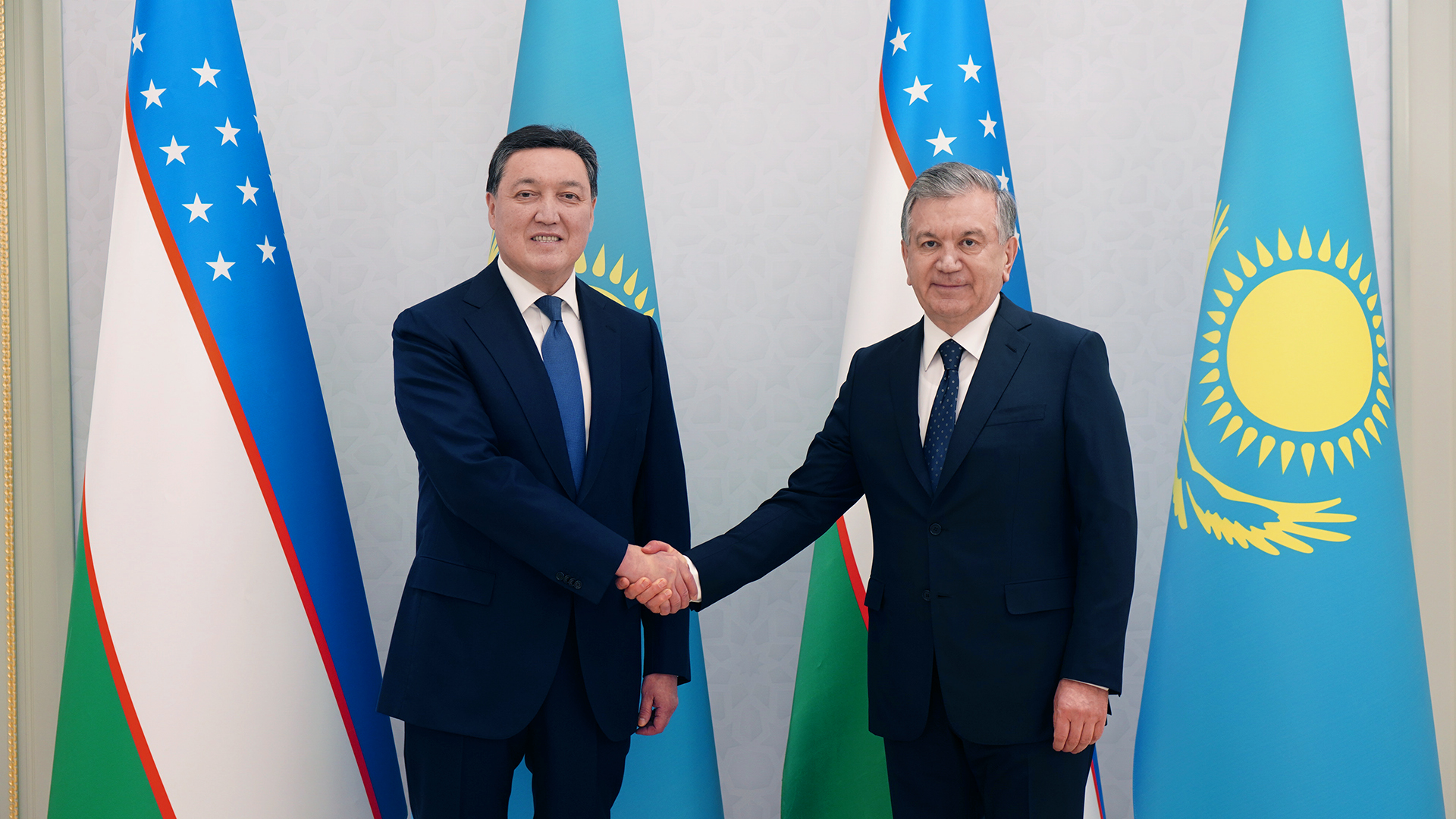 Askar Mamin meets with Uzbek President Shavkat Mirziyoyev