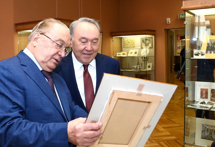 Nursultan Nazarbayev receives highest MSU award