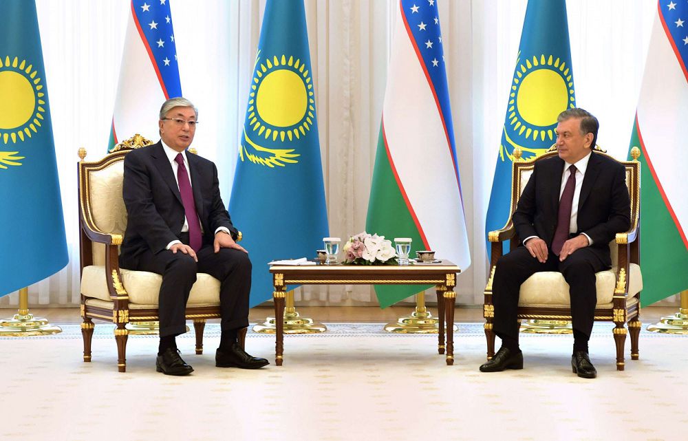 Kazakh, Uzbek Presidents speak over phone