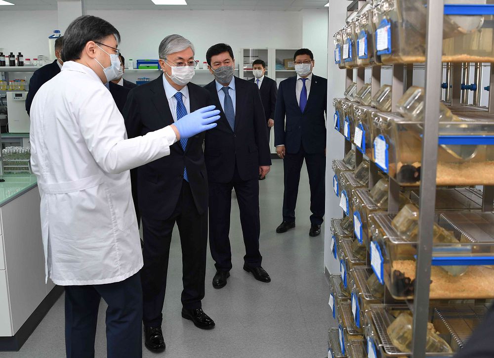 Kassym-Jomart Tokayev visits the National Centre for Biotechnology