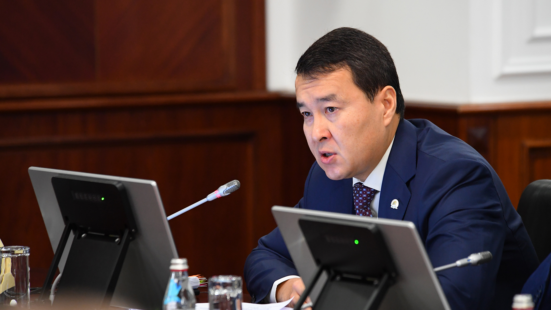 Revenues of local budgets exceed 134 billion tenge — Alikhan Smailov