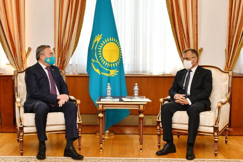 Mukhtar Tileuberdi receives Romania’s Ambassador