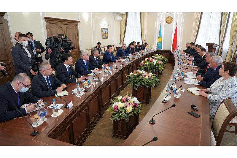 Askar Mamin held talks with Roman Golovchenko in Minsk