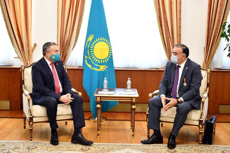 Mukhtar Tleuberdi meets with Azerbaijani Ambassador
