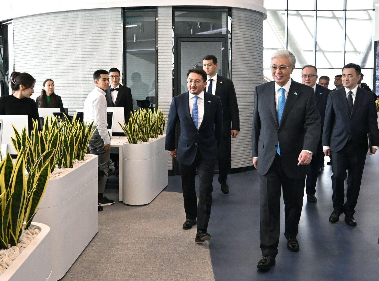 Президент Alem.ai халықаралық жасанды интеллект орталығын аралап көрді