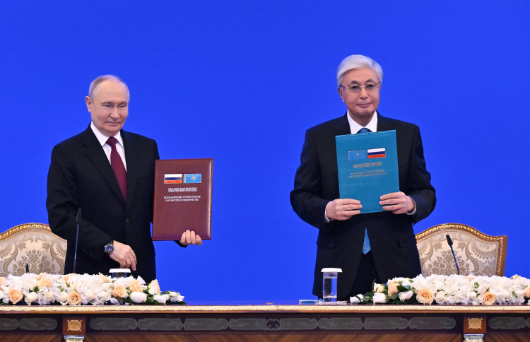 Қасым-Жомарт Тоқаев пен Владимир Путин Бірлескен мәлімдеме қабылдады